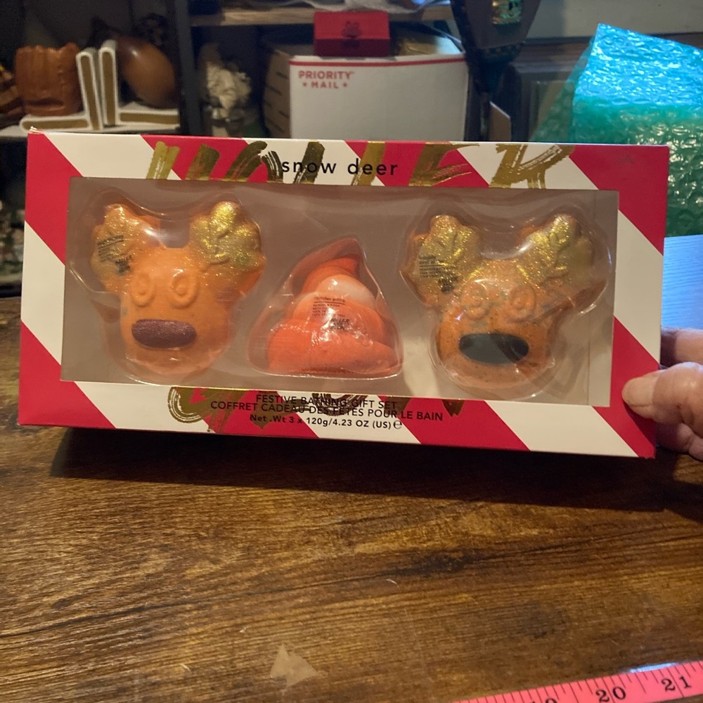 Festive bathing gift set by Snow Deer